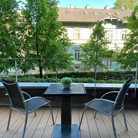 Next To Old Town, Free Underground Parking, Peaceful Location Apartmán